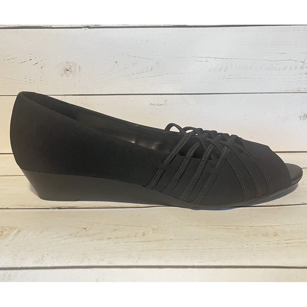 East 5th Women’s Black Peep Toe Low Wedge Dress Shoe Criss Cross straps 8.5M
